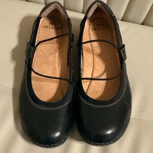 Origins Black Women's Flats